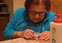 Grandmother’s hilarious reaction to Google Home Mini Grandmother’s hilarious reaction to Google Home Mini