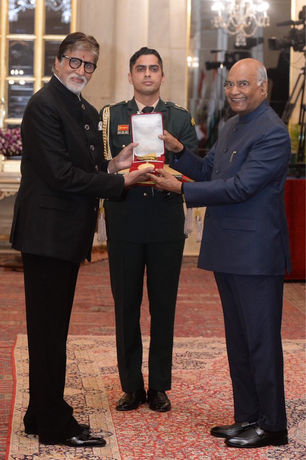 Amitabh Bachchan receives Dadasaheb Phalke Award from President