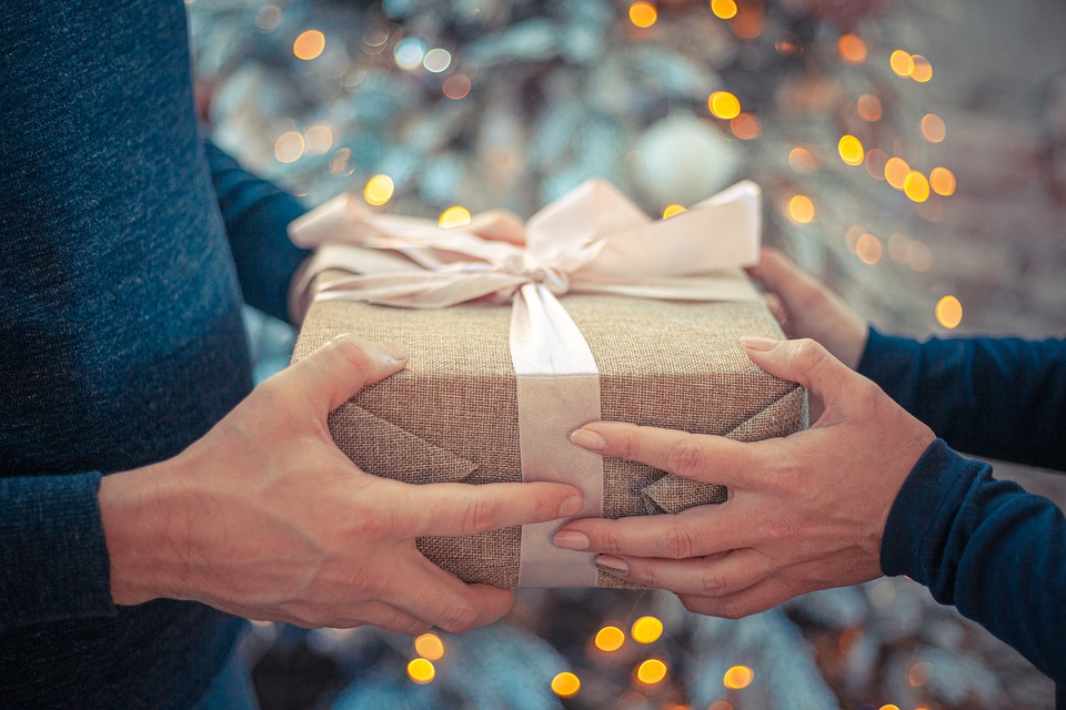 Choose Thoughtful Gifts Rather than Expensive Ones